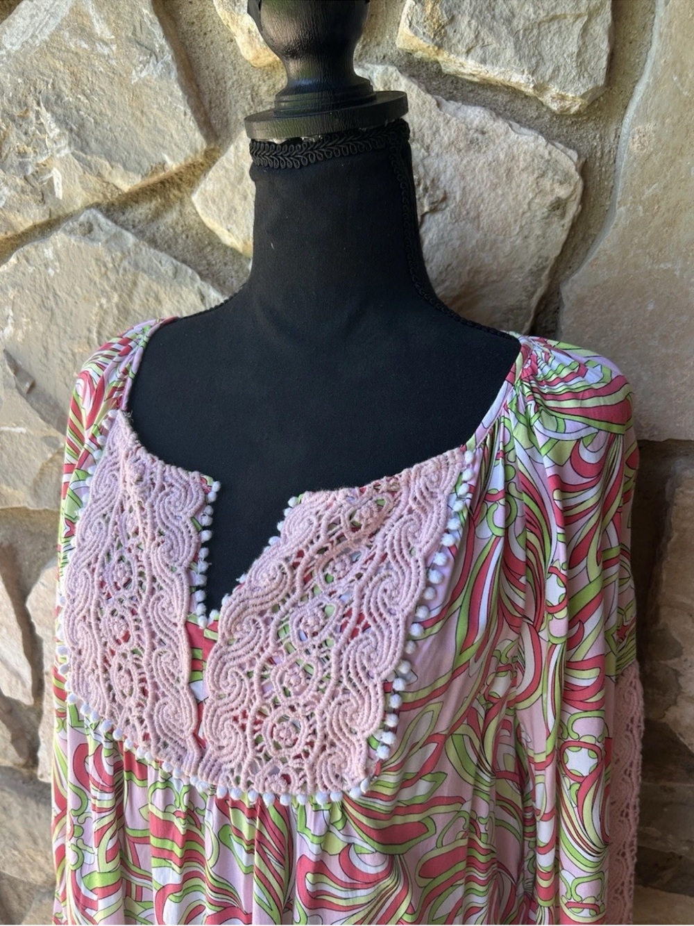 Crown & Ivy Tunic Top Size Medium Pink Green Floral Crochet Trim Ball Fringe - Picture 6 of 11